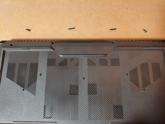 一部ネジの長さが違う ASUS TUF Gaming F16 FX607 (2024)