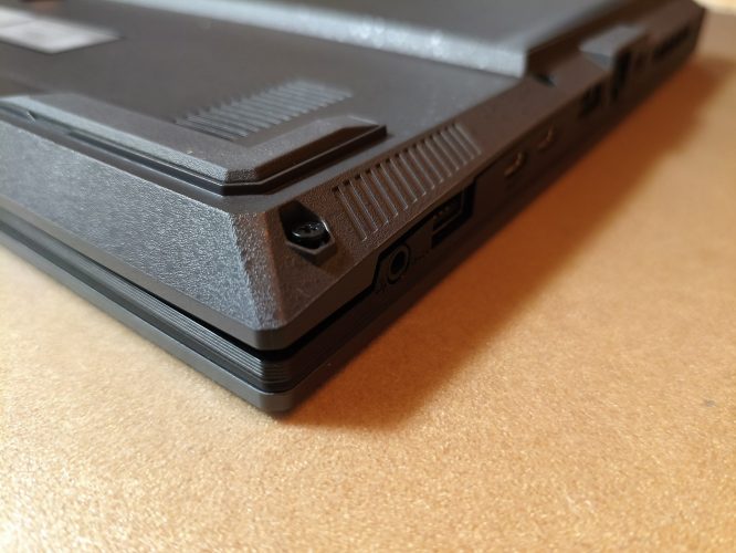 外れないネジ ASUS TUF Gaming F16 FX607 (2024)