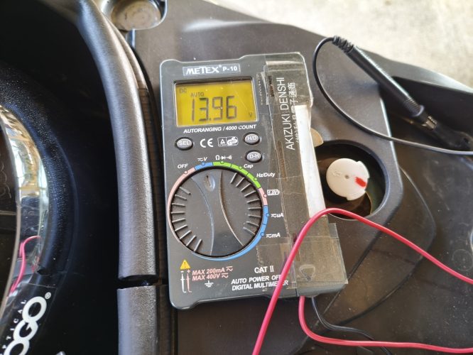 トリシティ125（EBJ-SE82J）レギュレーター交換後の電圧